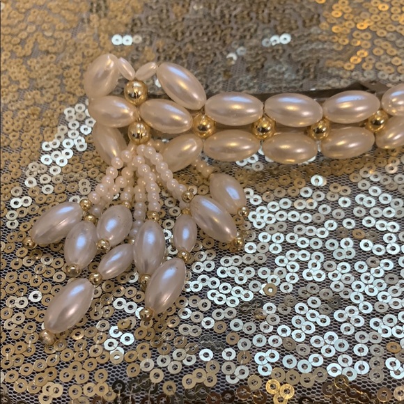 Vintage Faux Pearl and Gold Women's Hair Accessory Clip - Picture 4 of 4
